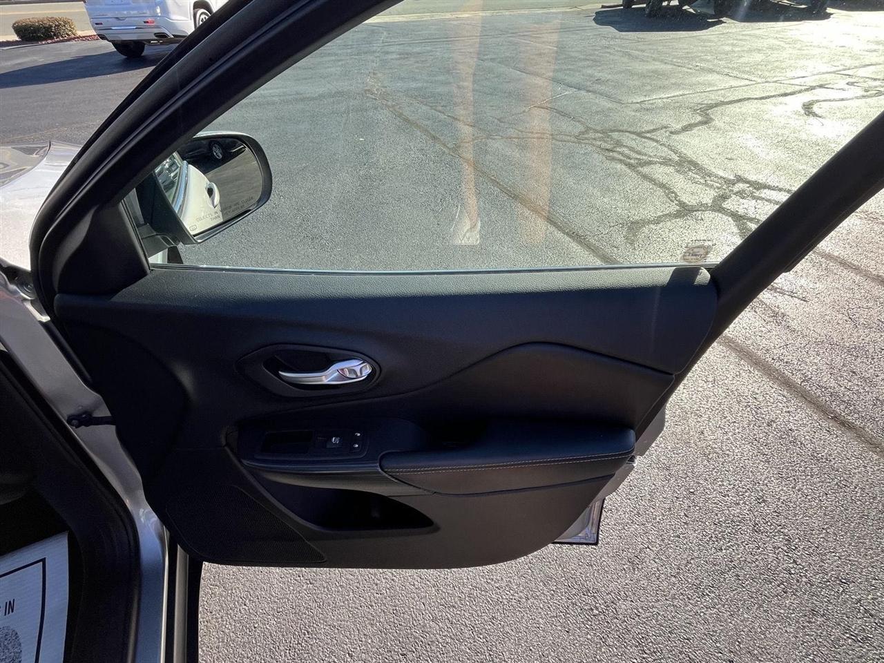 Jeep Cherokee Limited FWD 2016