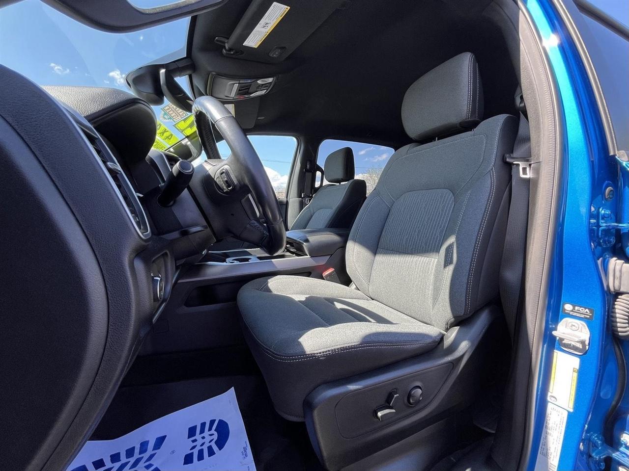 RAM 1500 Big Horn Crew Cab SWB 4WD 2022