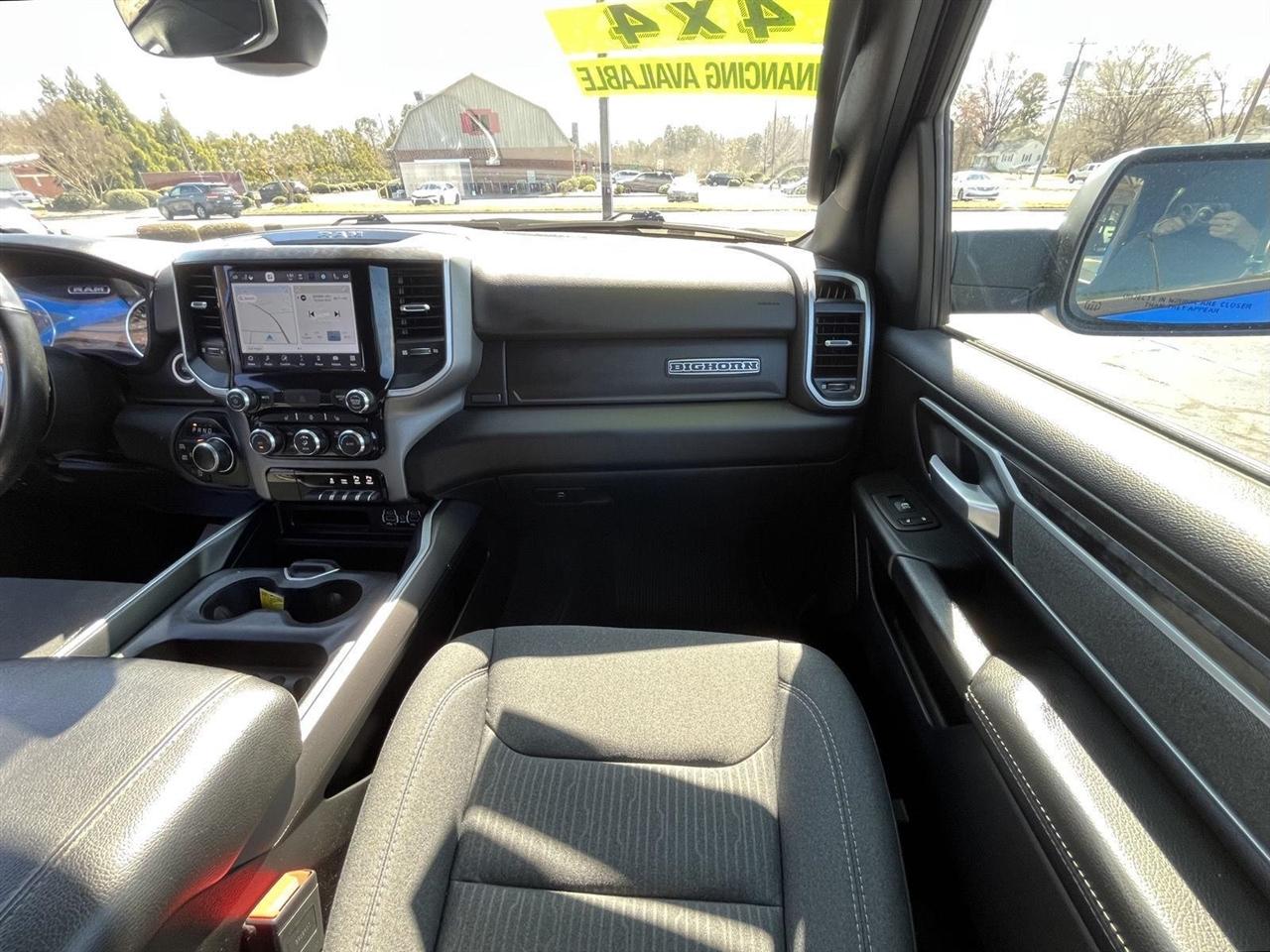 RAM 1500 Big Horn Crew Cab SWB 4WD 2022