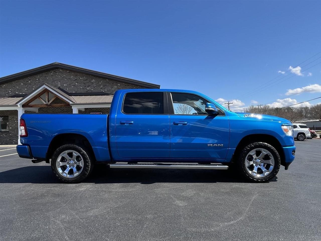 RAM 1500 Big Horn Crew Cab SWB 4WD 2022