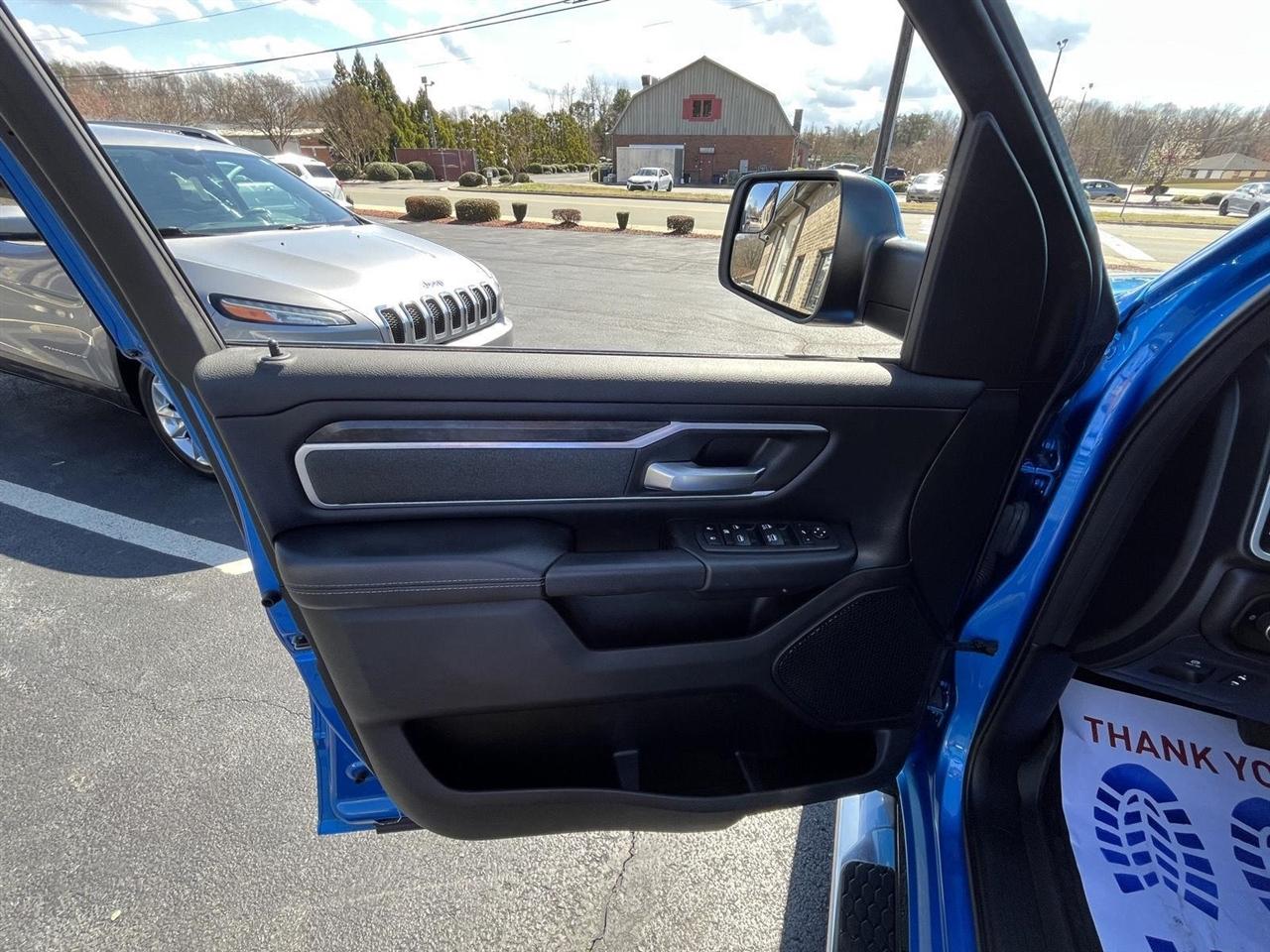 RAM 1500 Big Horn Crew Cab SWB 4WD 2022