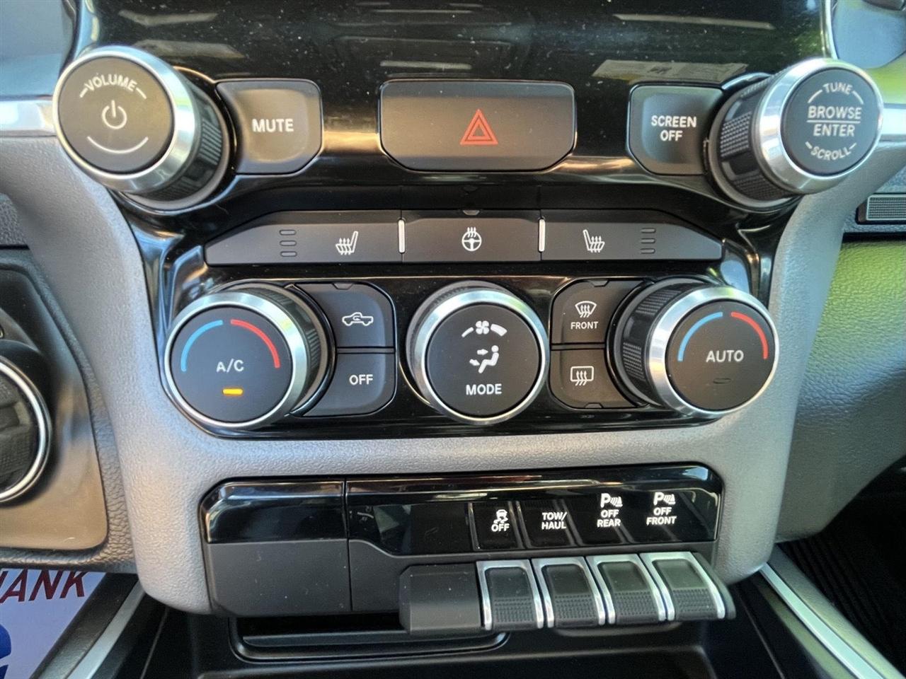 RAM 1500 Big Horn Crew Cab SWB 4WD 2022