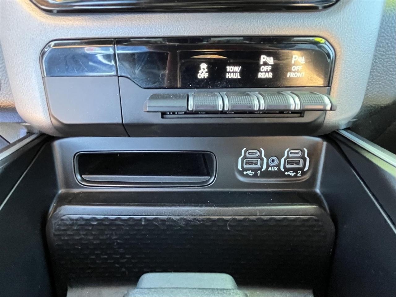 RAM 1500 Big Horn Crew Cab SWB 4WD 2022