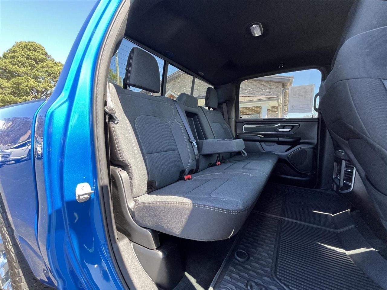 RAM 1500 Big Horn Crew Cab SWB 4WD 2022