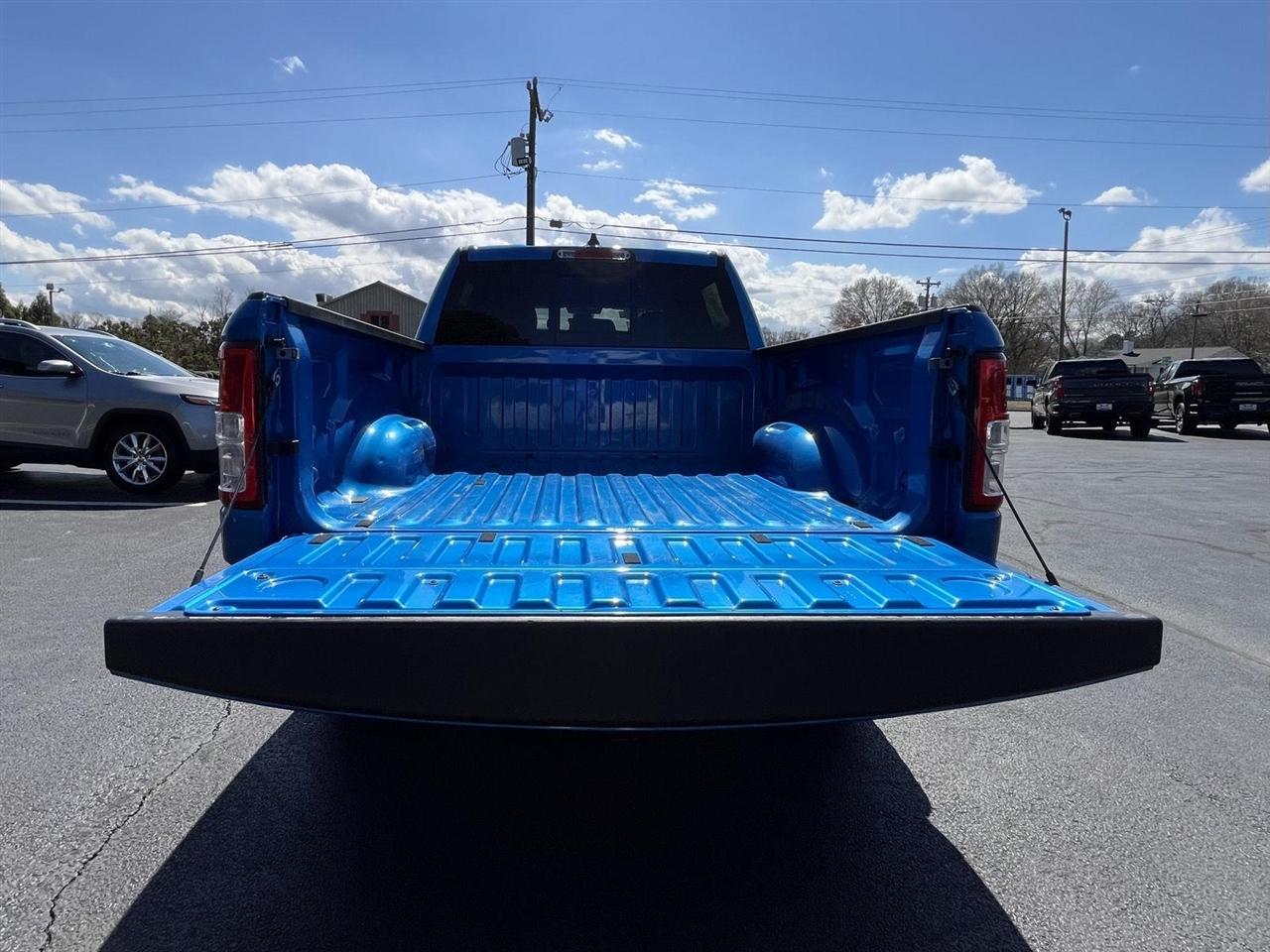 RAM 1500 Big Horn Crew Cab SWB 4WD 2022