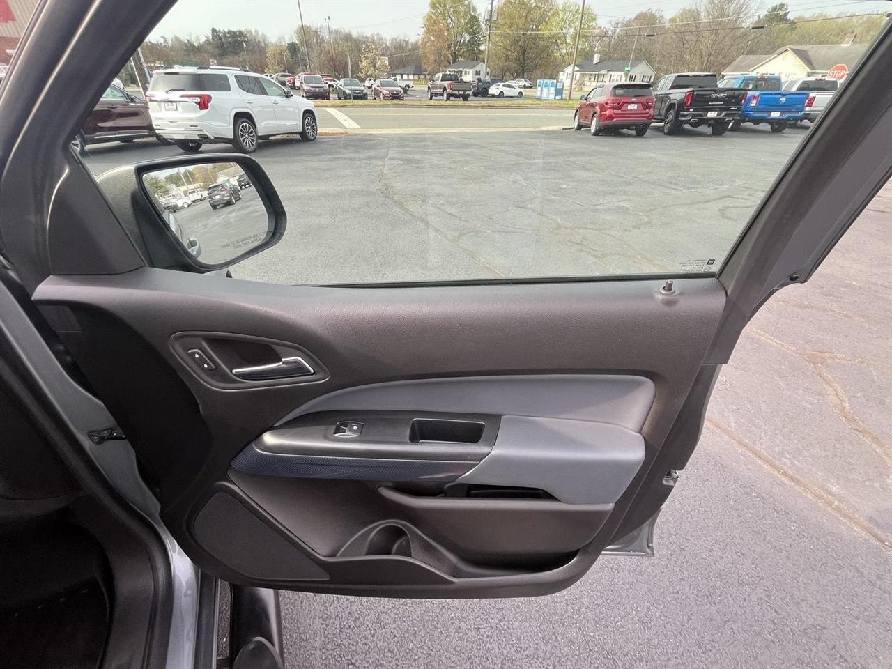 Chevrolet Colorado Z71 Crew Cab 2WD Short Box 2018