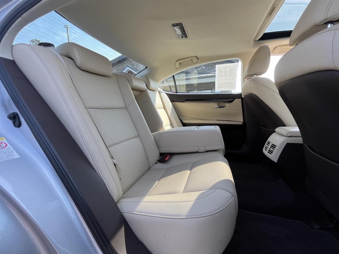 Lexus ES 350 Sedan 2016