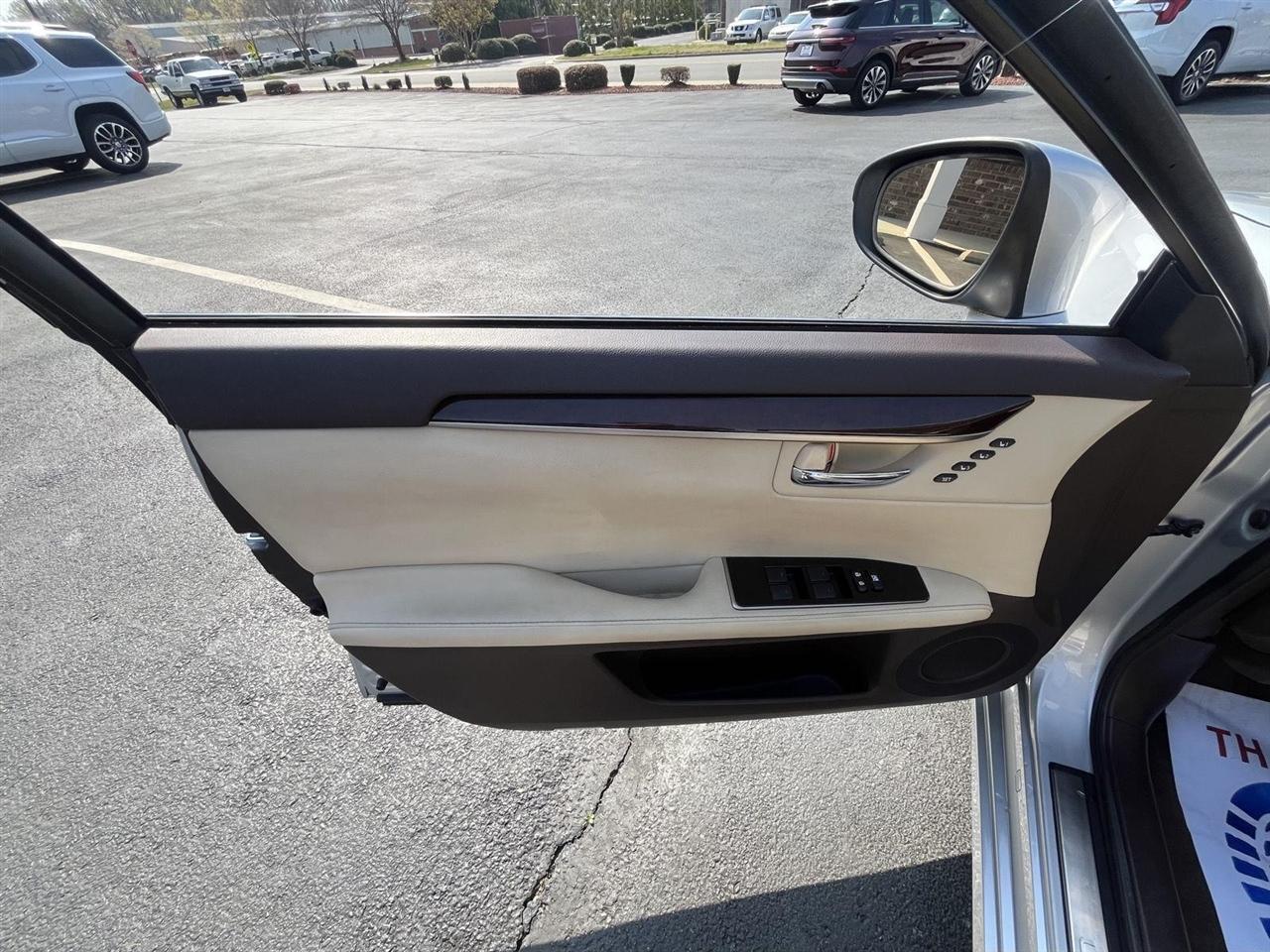 Lexus ES 350 4dr Sdn 2016