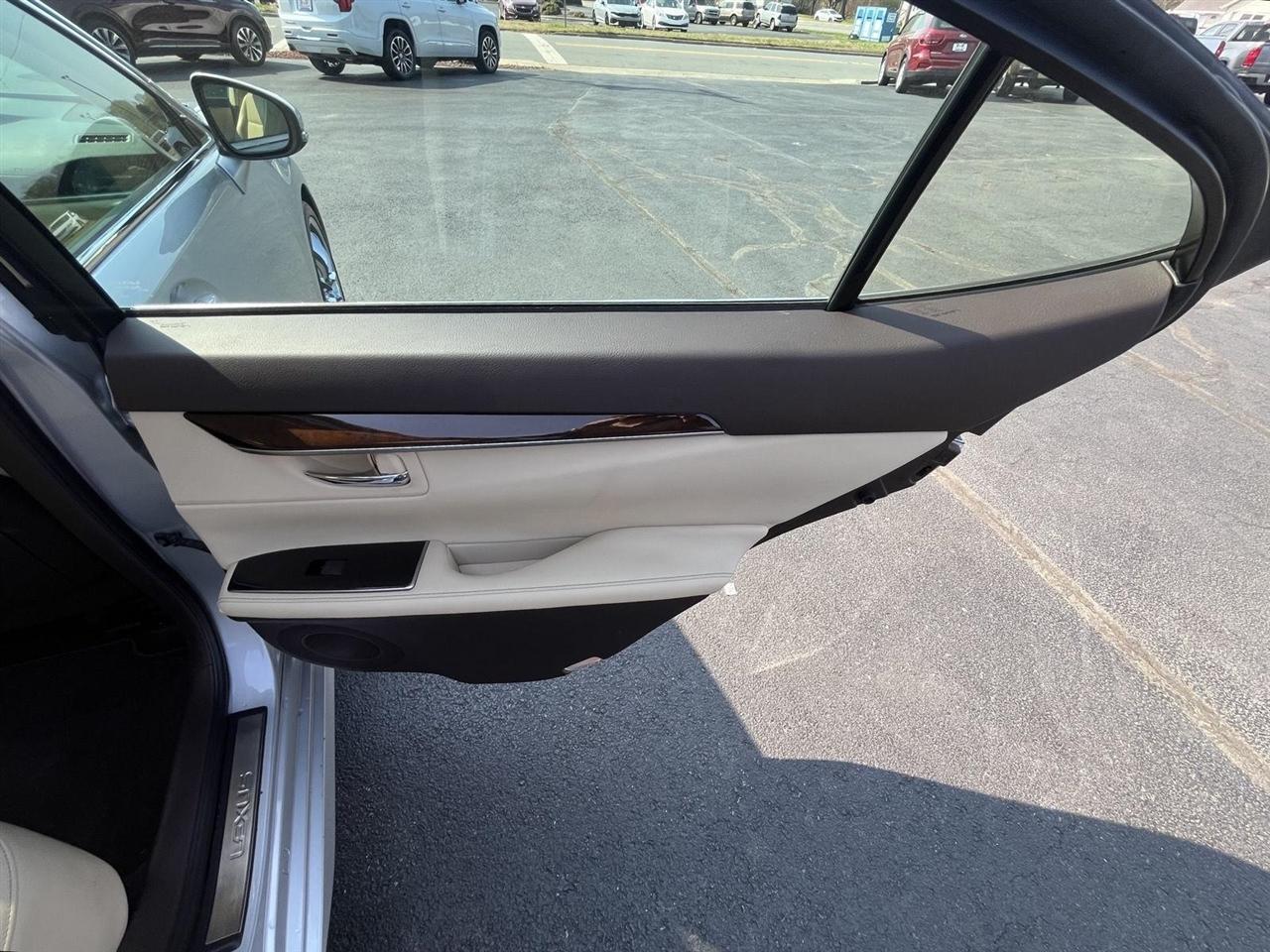 Lexus ES 350 4dr Sdn 2016