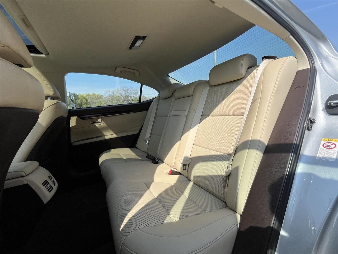 Lexus ES 350 4dr Sdn 2016