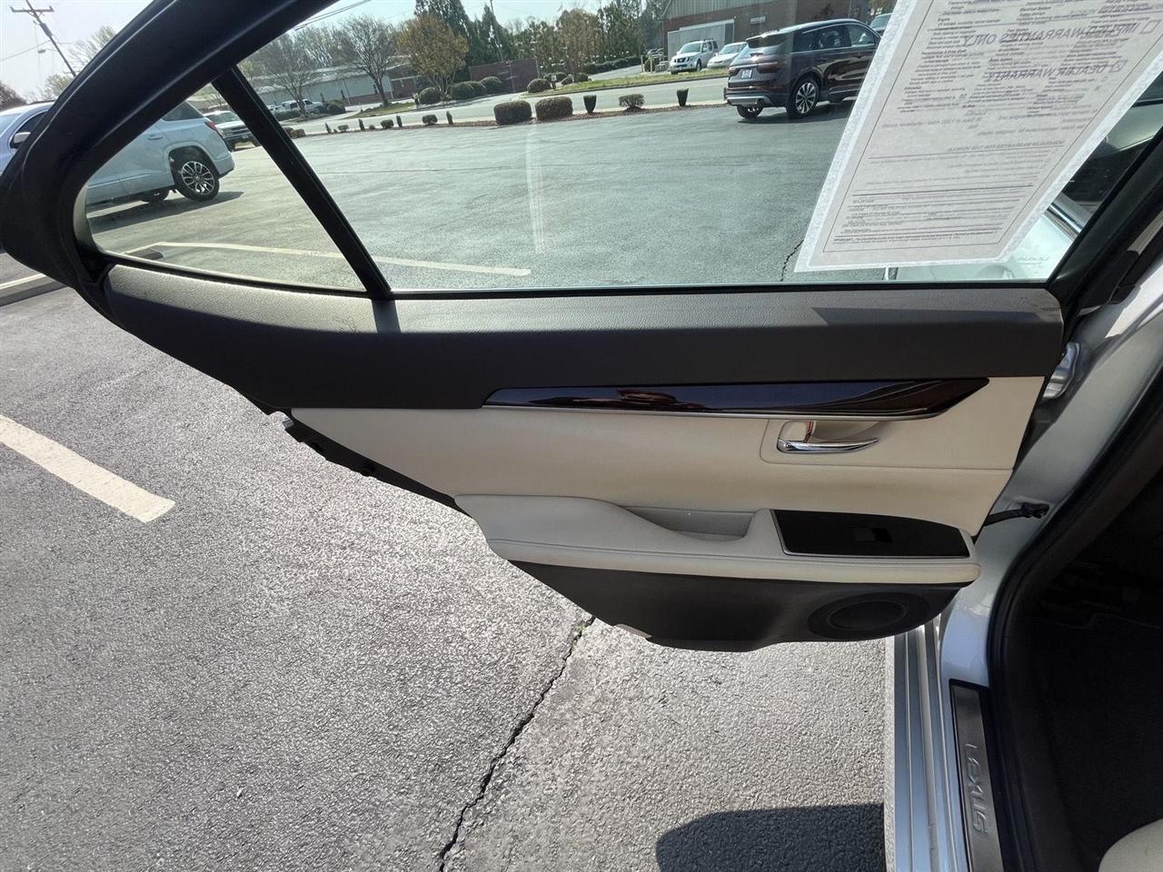 Lexus ES 350 4dr Sdn 2016