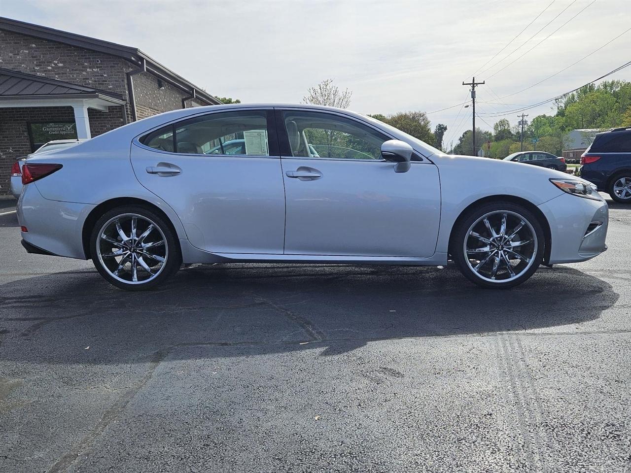 Lexus ES 350 4dr Sdn 2016