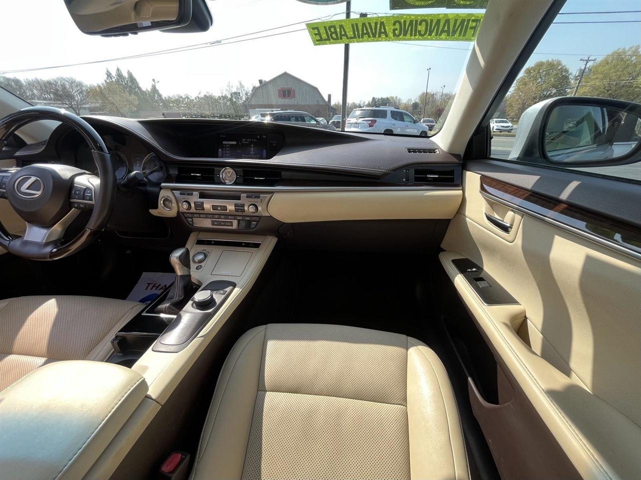 Lexus ES 350 4dr Sdn 2016