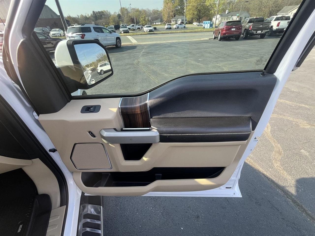 Ford F-150 Lariat SuperCrew 4WD 2017