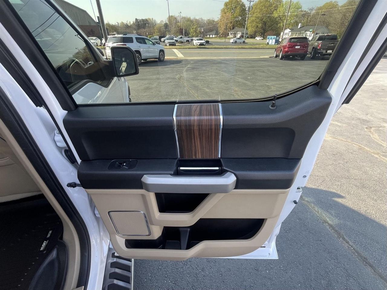 Ford F-150 Lariat SuperCrew 4WD 2017