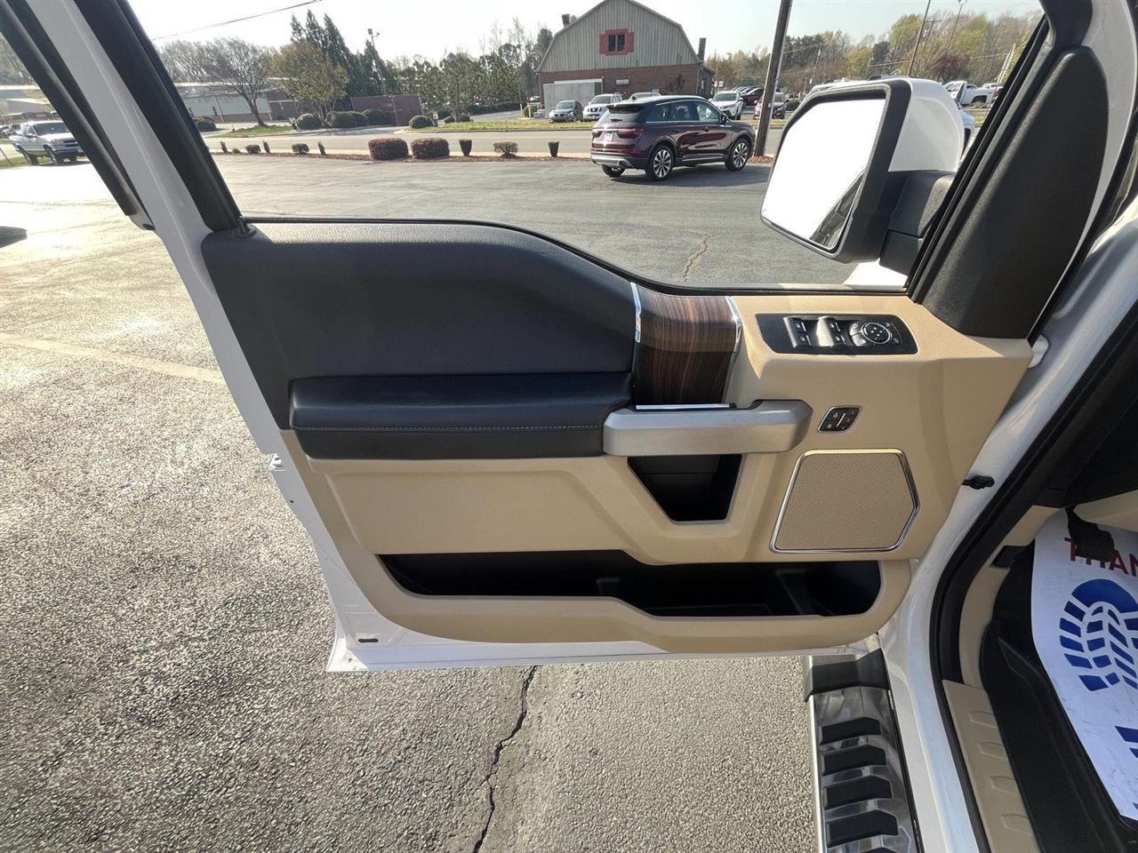 Ford F-150 Lariat SuperCrew 4WD 2017