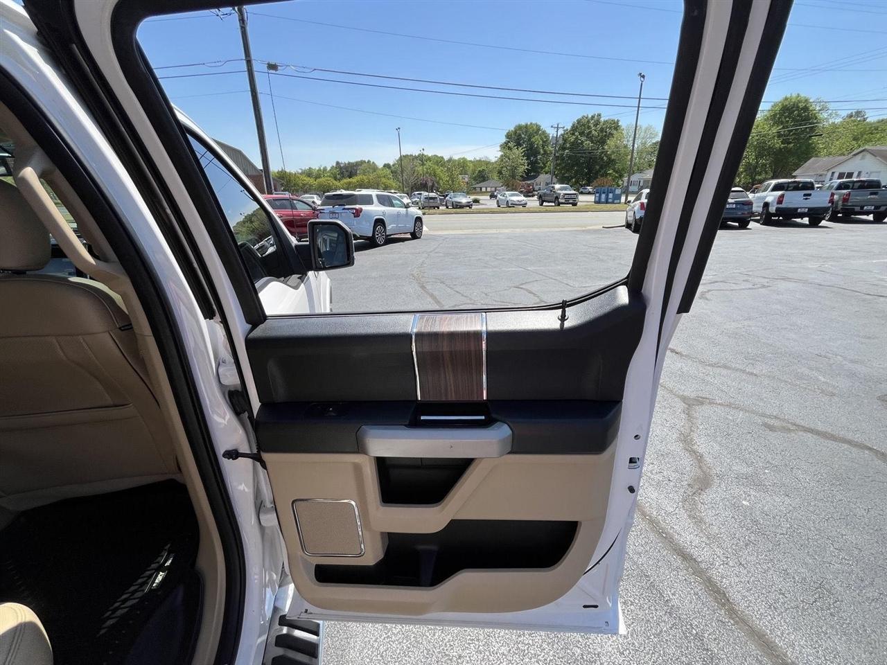 Ford F-150 Lariat SuperCrew 4WD 2017