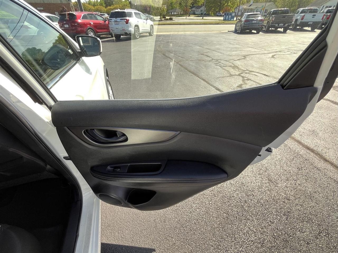 Nissan Rogue Sport S AWD 2017