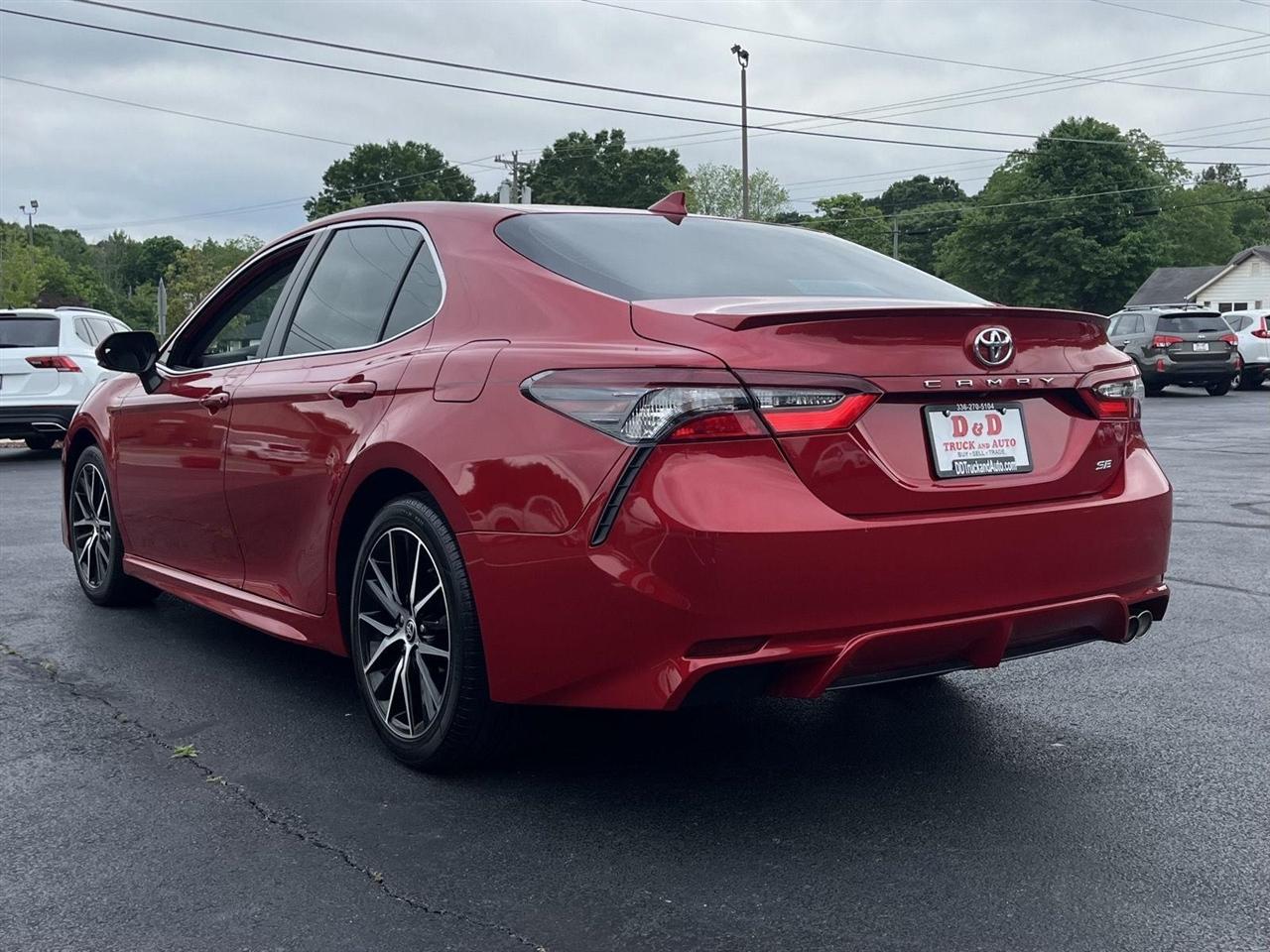 Toyota Camry SE 2022