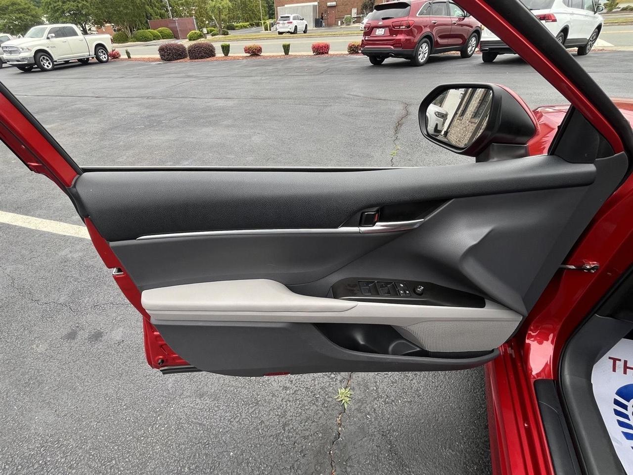 Toyota Camry SE 2022