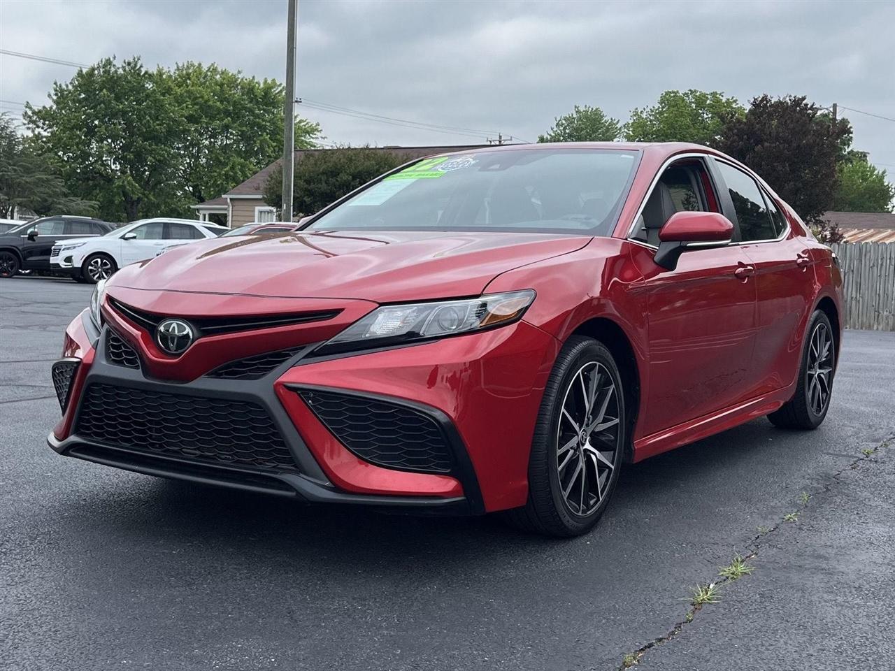 Toyota Camry SE 2022