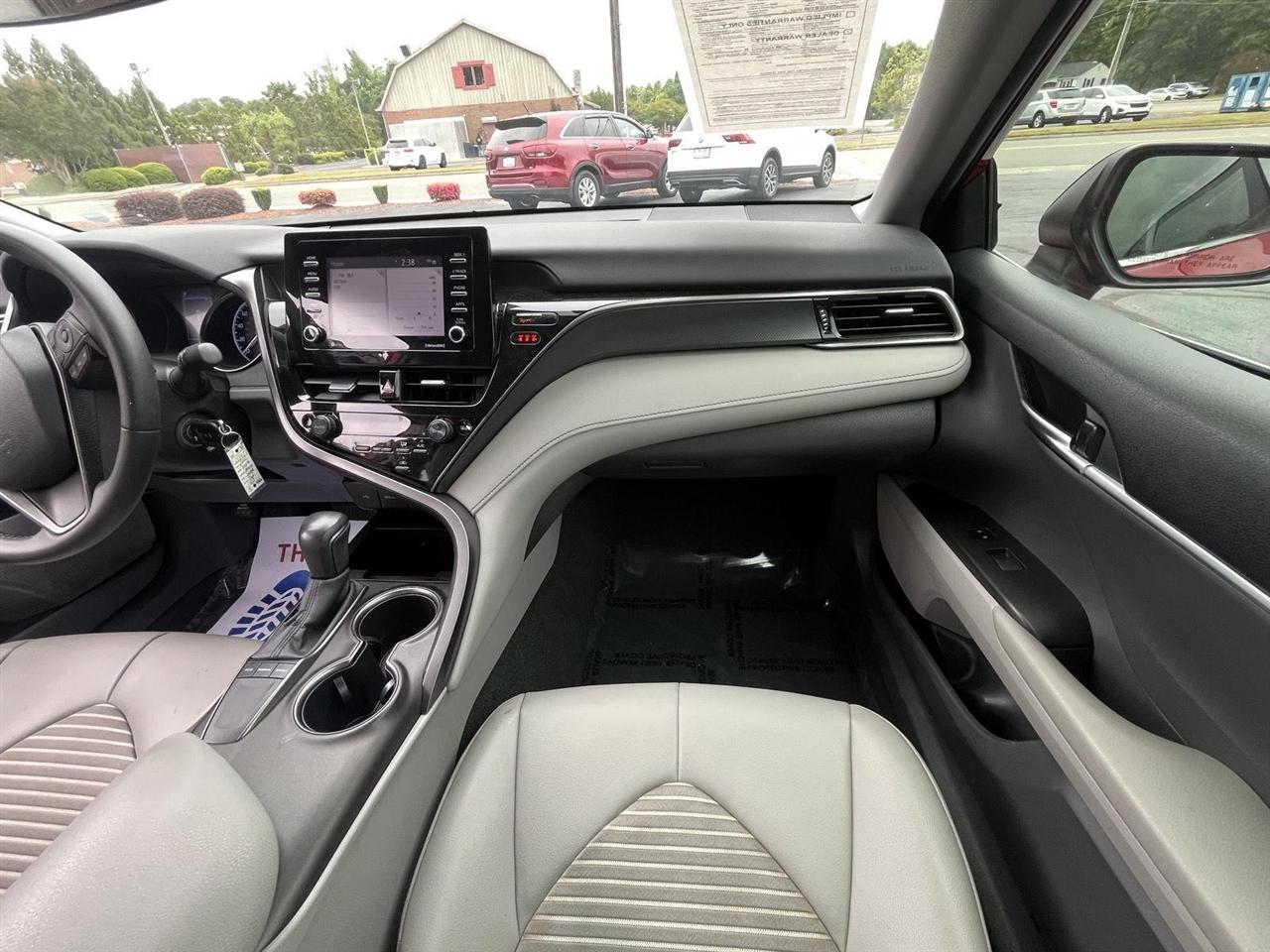 Toyota Camry SE 2022