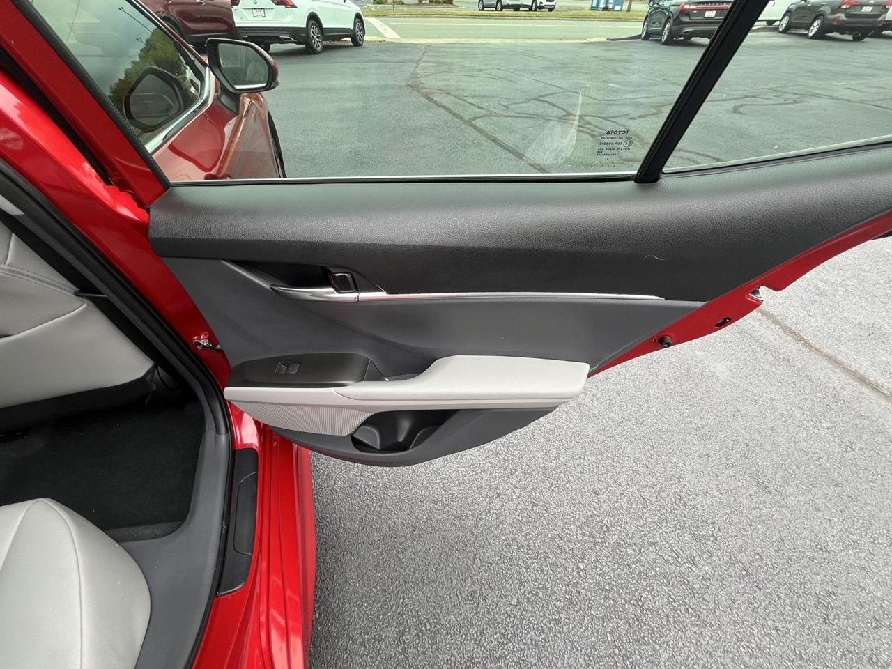 Toyota Camry SE 2022