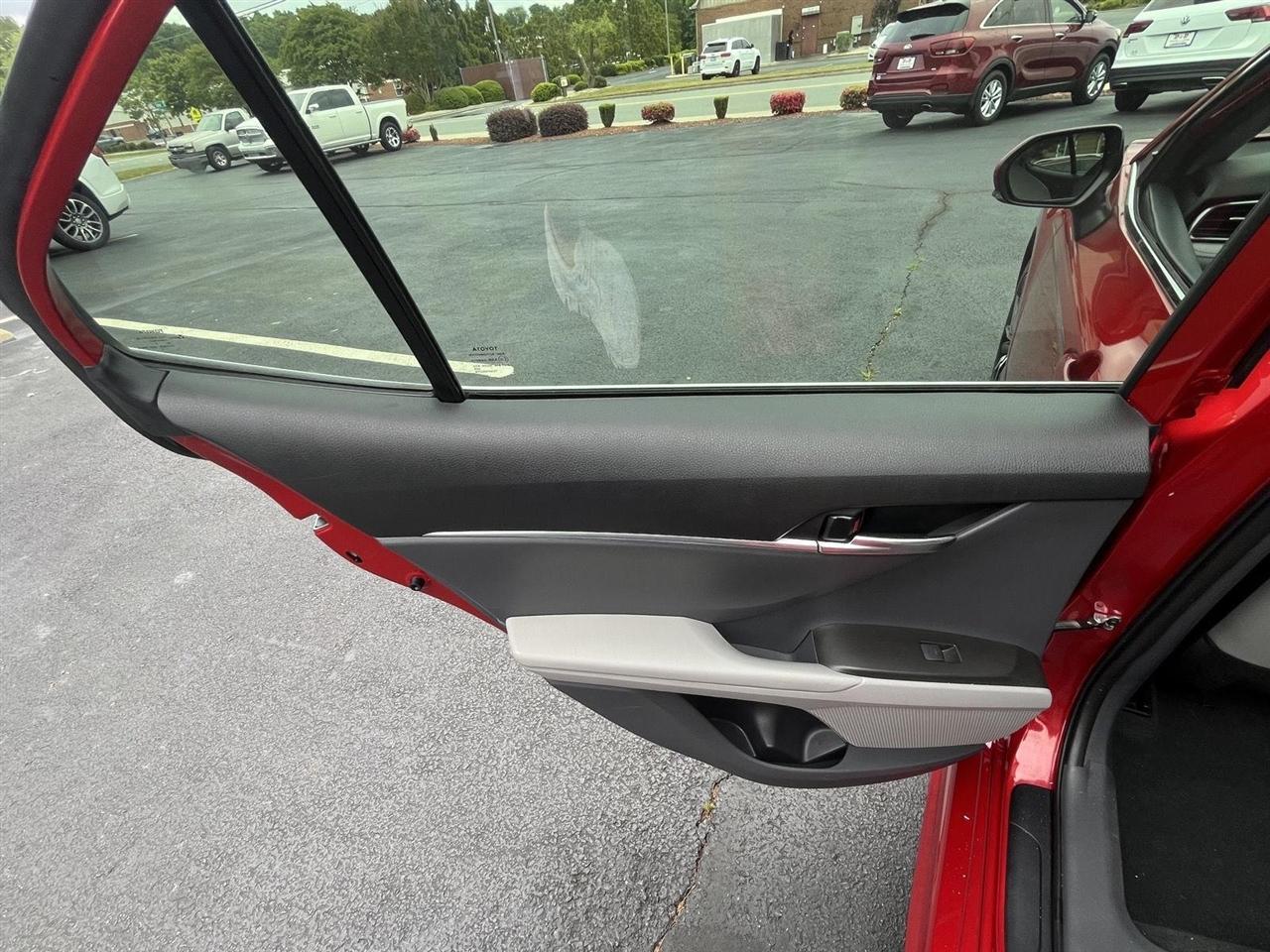 Toyota Camry SE 2022