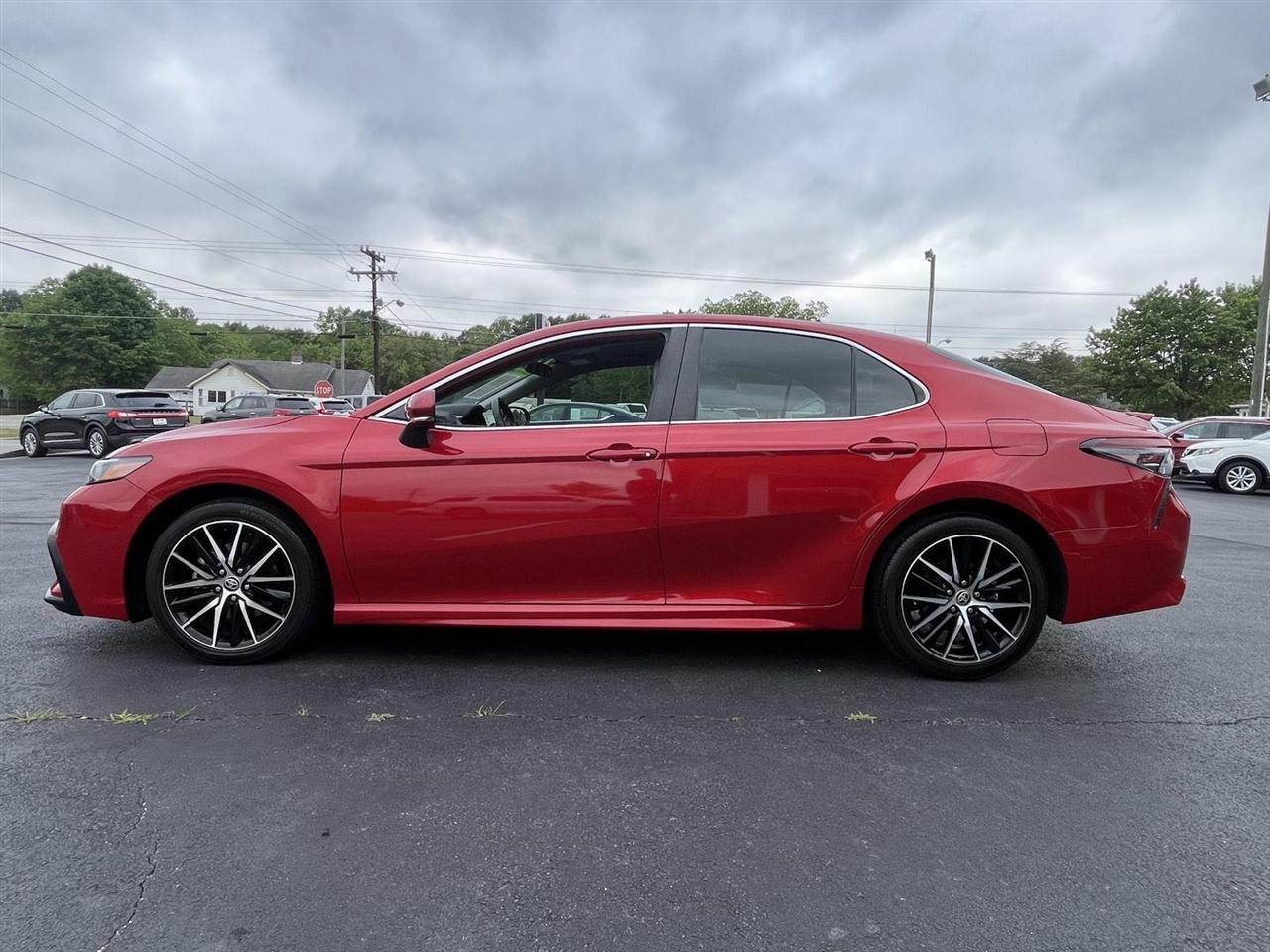 Toyota Camry SE 2022