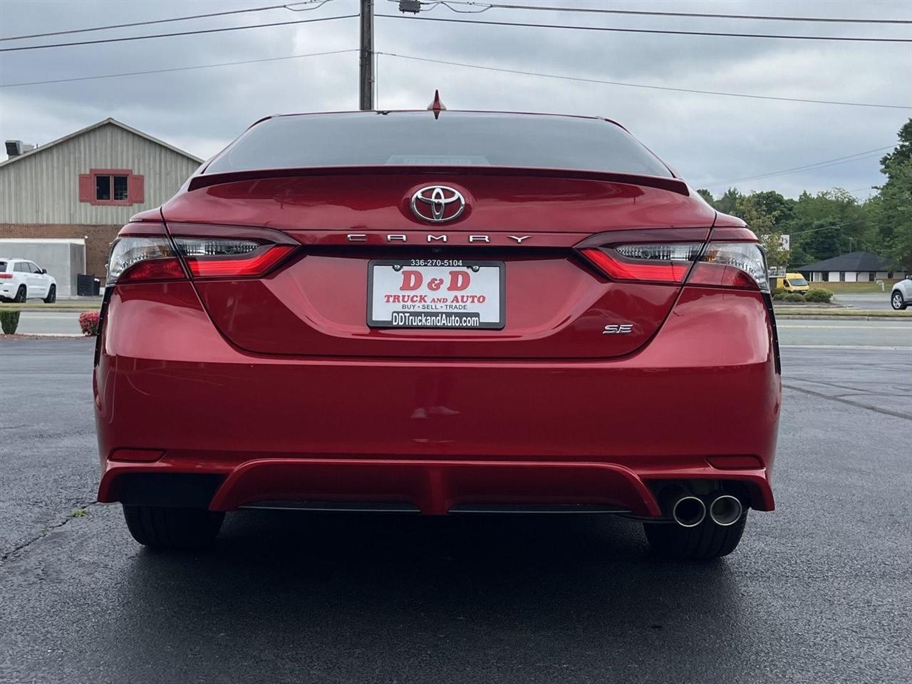 Toyota Camry SE 2022