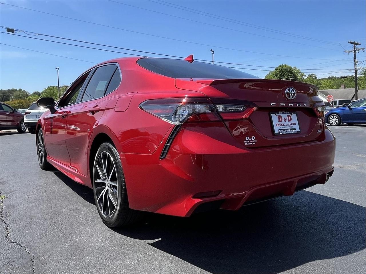 Toyota Camry SE 2022