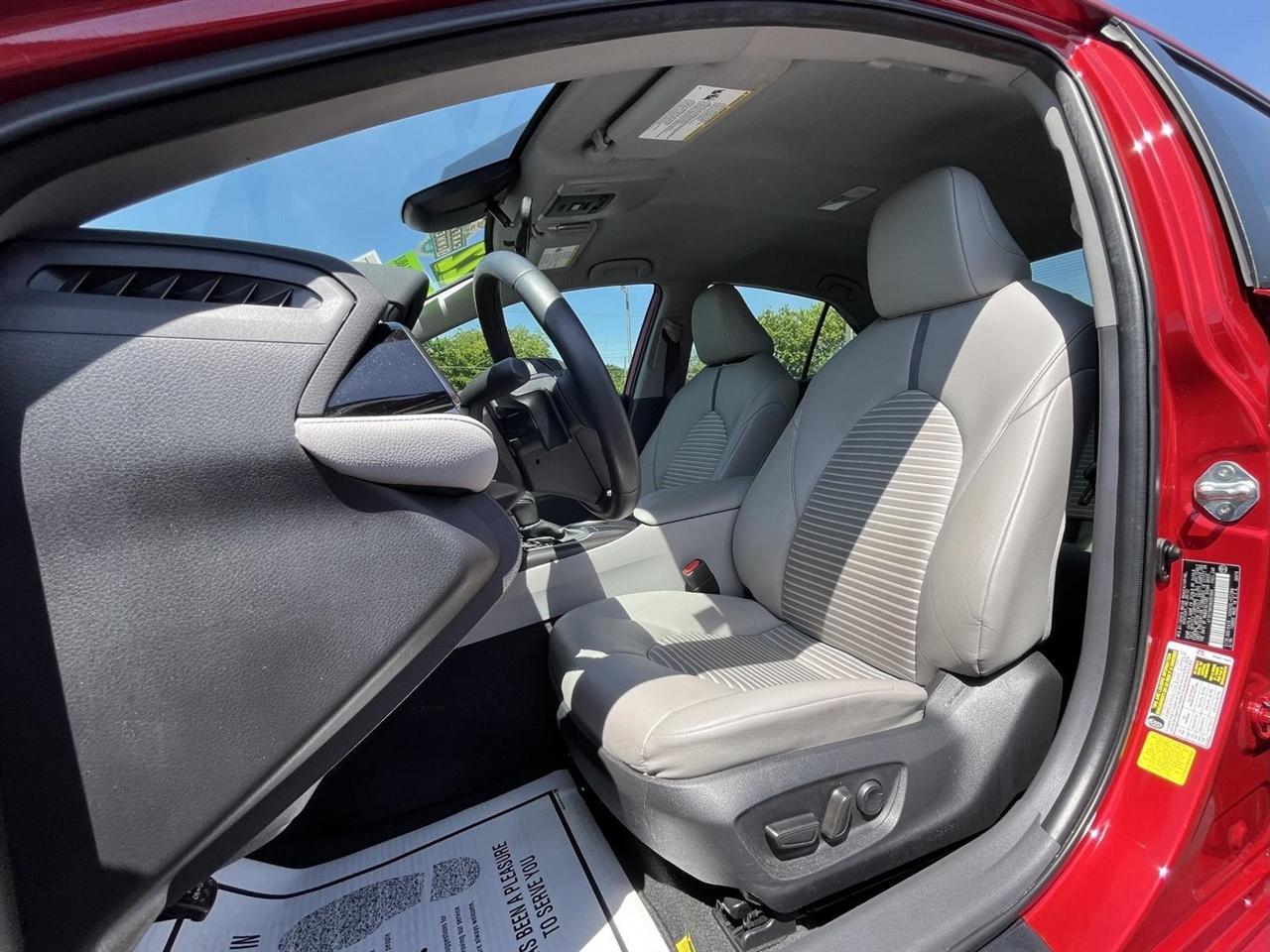 Toyota Camry SE 2022