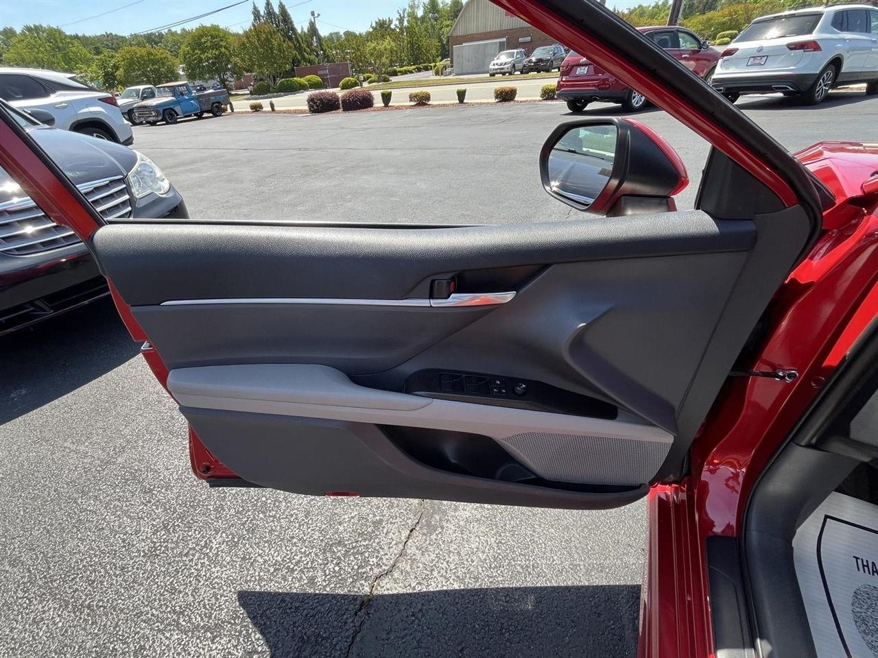 Toyota Camry SE 2022