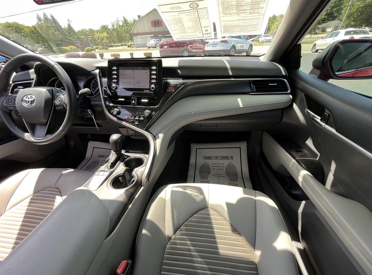 Toyota Camry SE 2022