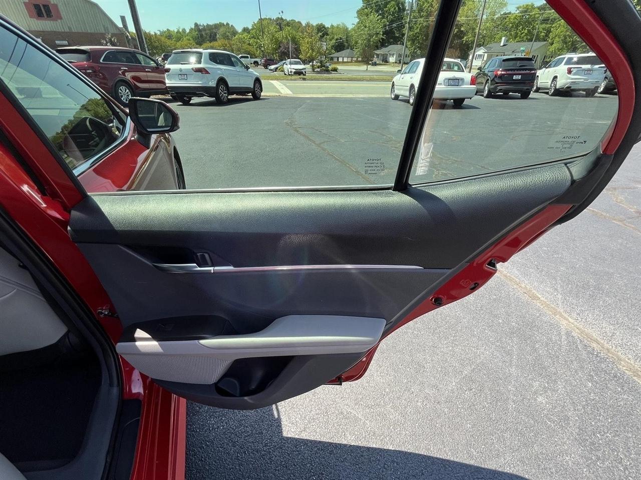 Toyota Camry SE 2022