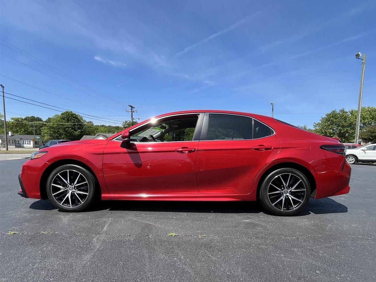 Toyota Camry SE 2022
