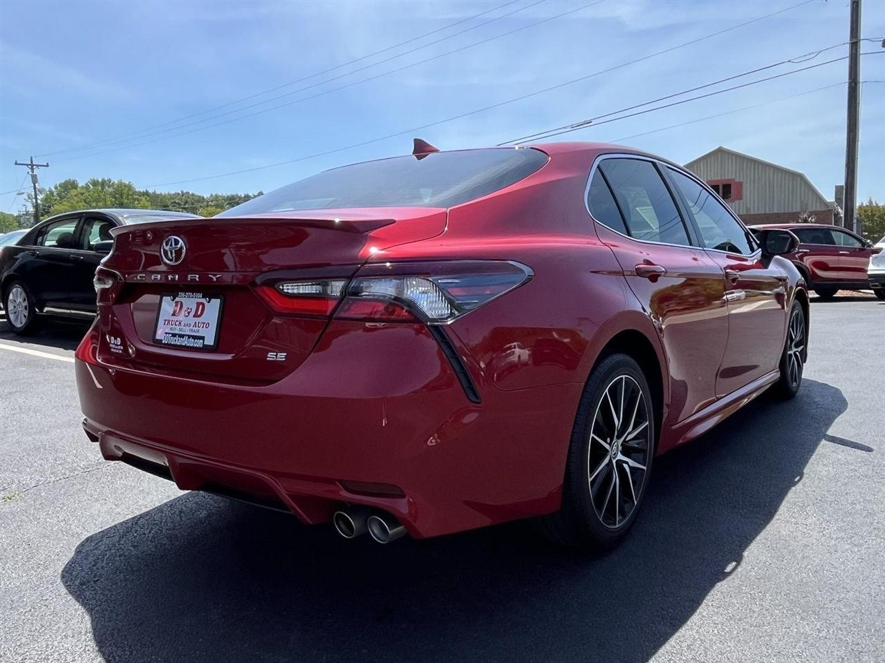Toyota Camry SE 2022