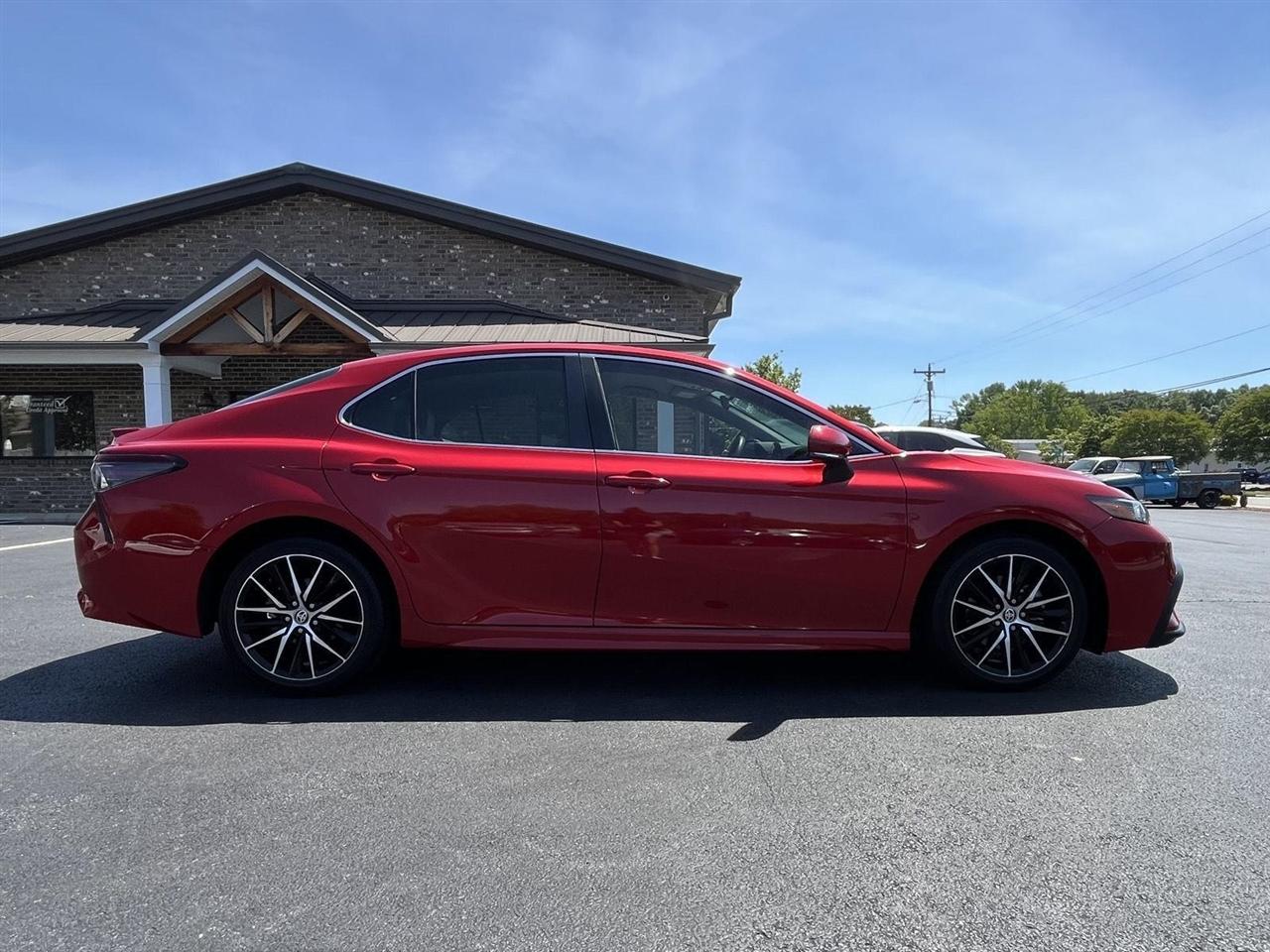 Toyota Camry SE 2022