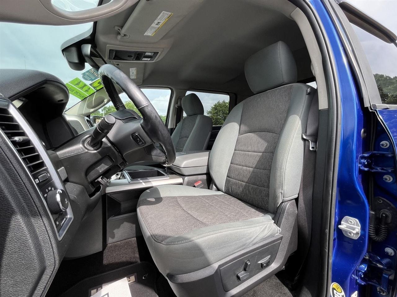 RAM 1500 SLT Crew Cab SWB 4WD 2015
