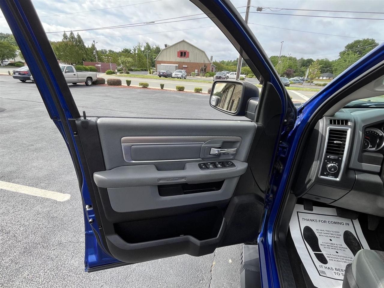 RAM 1500 SLT Crew Cab SWB 4WD 2015
