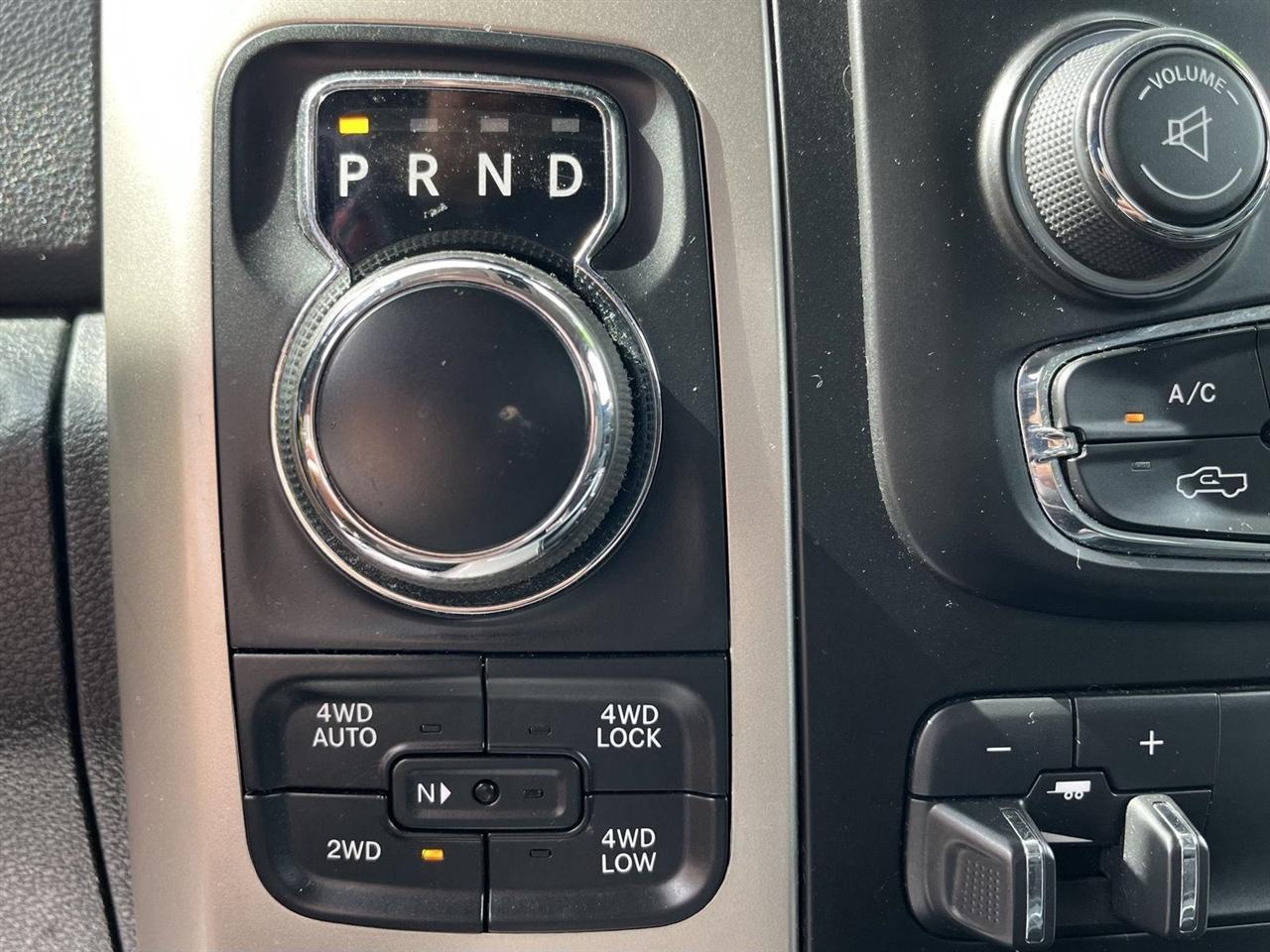 RAM 1500 SLT Crew Cab SWB 4WD 2015