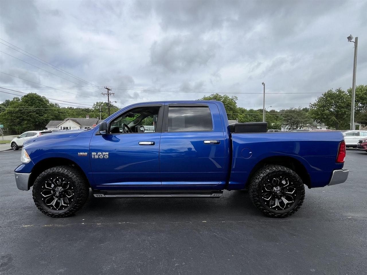 RAM 1500 SLT Crew Cab SWB 4WD 2015