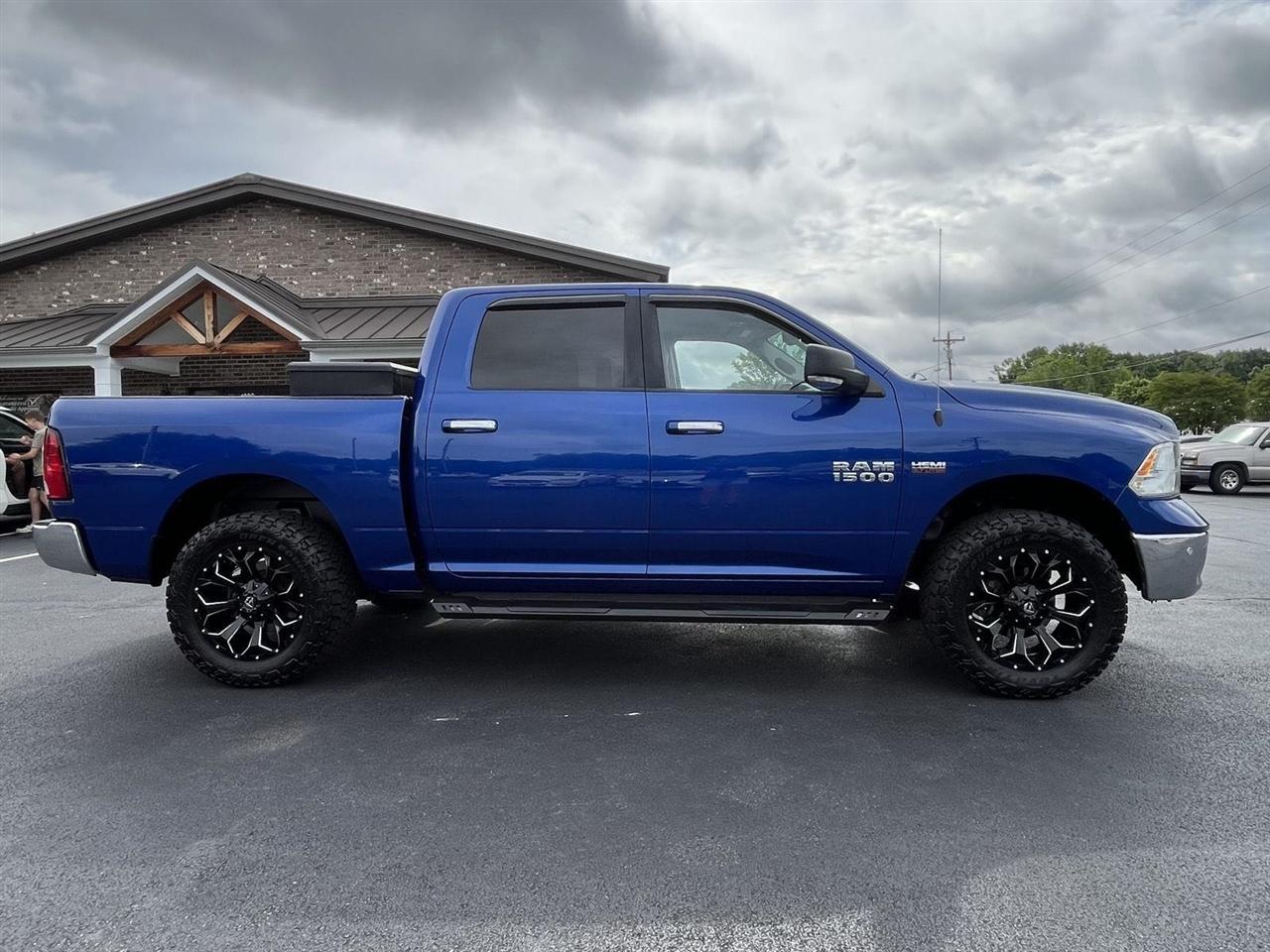 RAM 1500 SLT Crew Cab SWB 4WD 2015