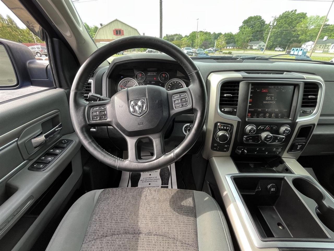 RAM 1500 SLT Crew Cab SWB 4WD 2015