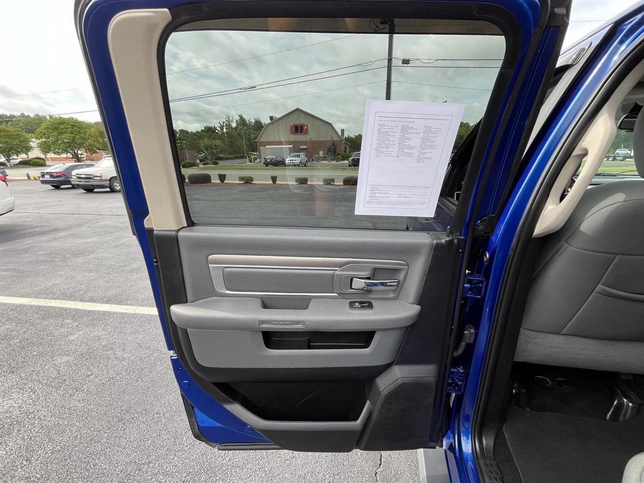 RAM 1500 SLT Crew Cab SWB 4WD 2015