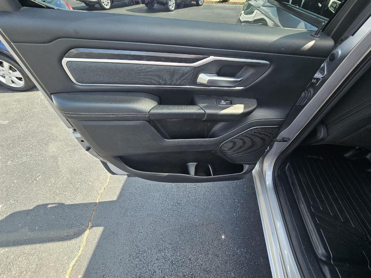 RAM 1500 Big Horn Crew Cab SWB 4WD 2019