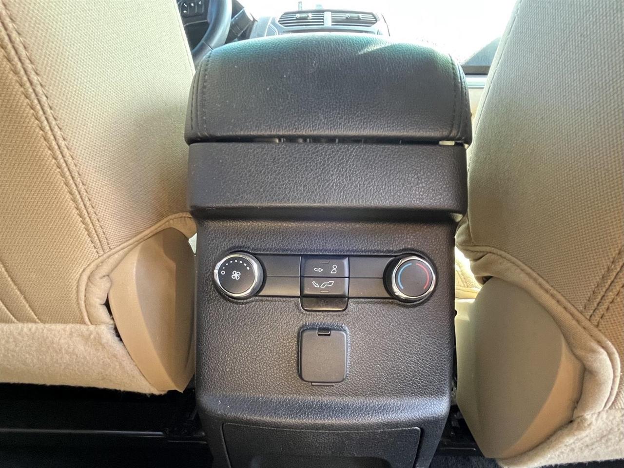 Ford Explorer Base FWD 2016