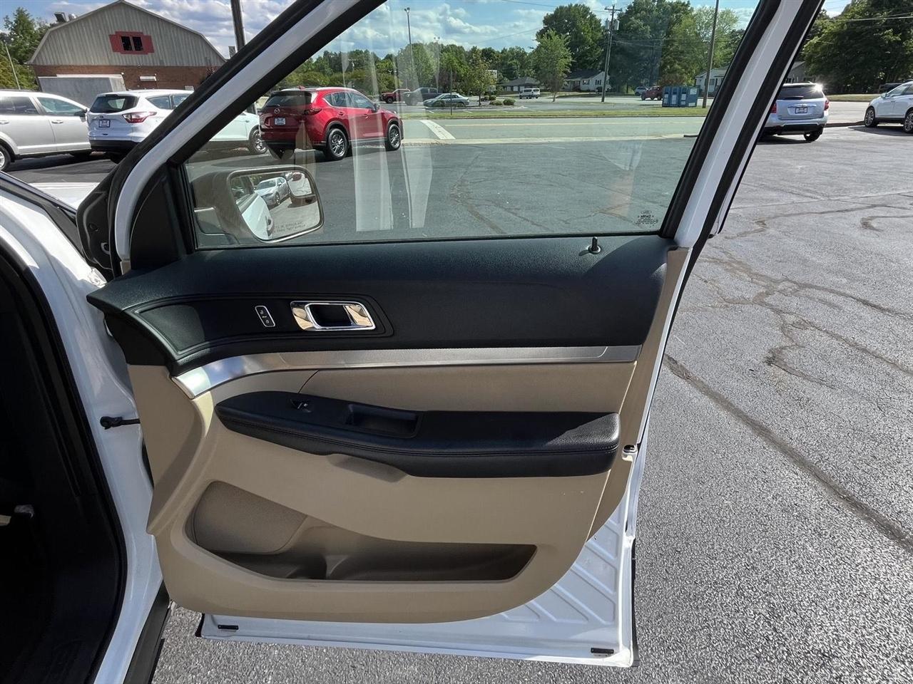 Ford Explorer Base FWD 2016