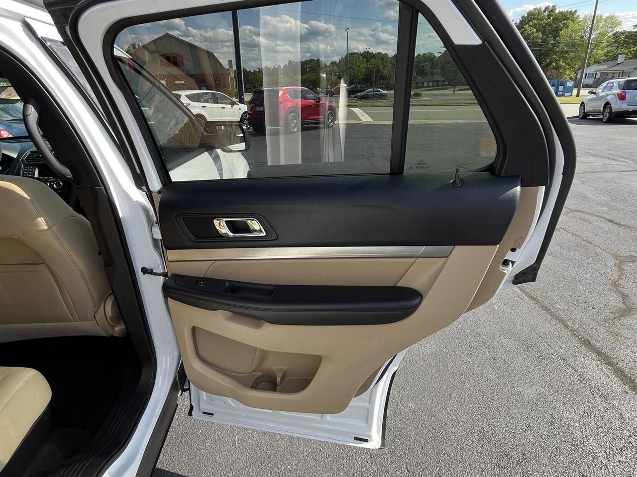 Ford Explorer Base FWD 2016