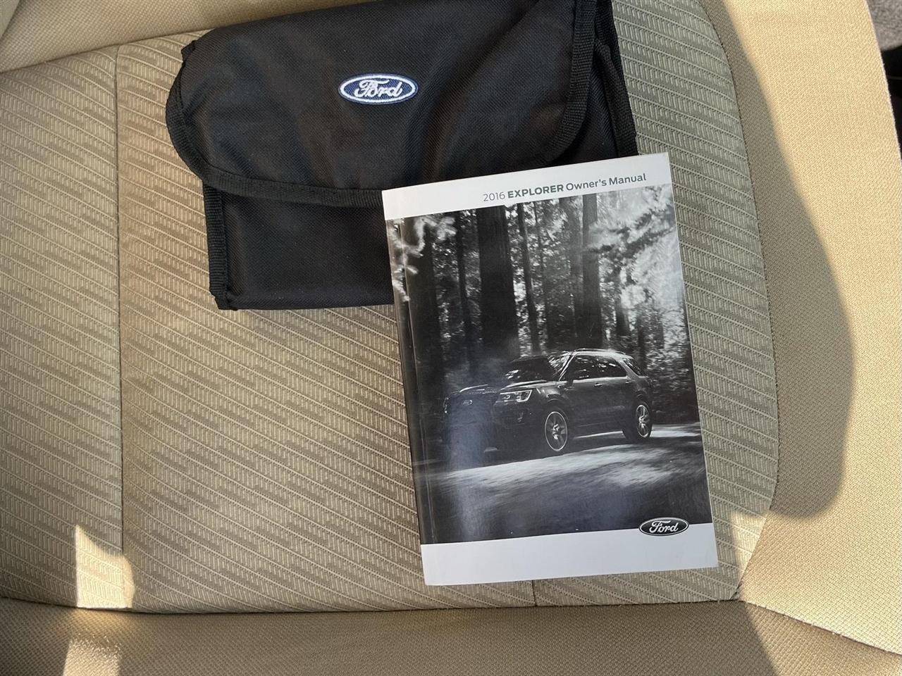 Ford Explorer Base FWD 2016